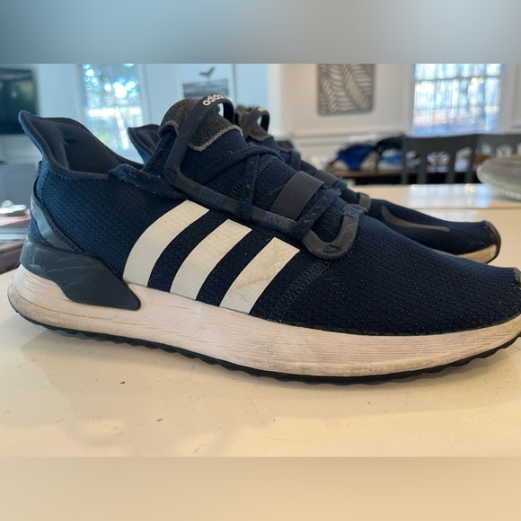 Mens Adidas sneakers navy size 11. - Picture 3 of 3